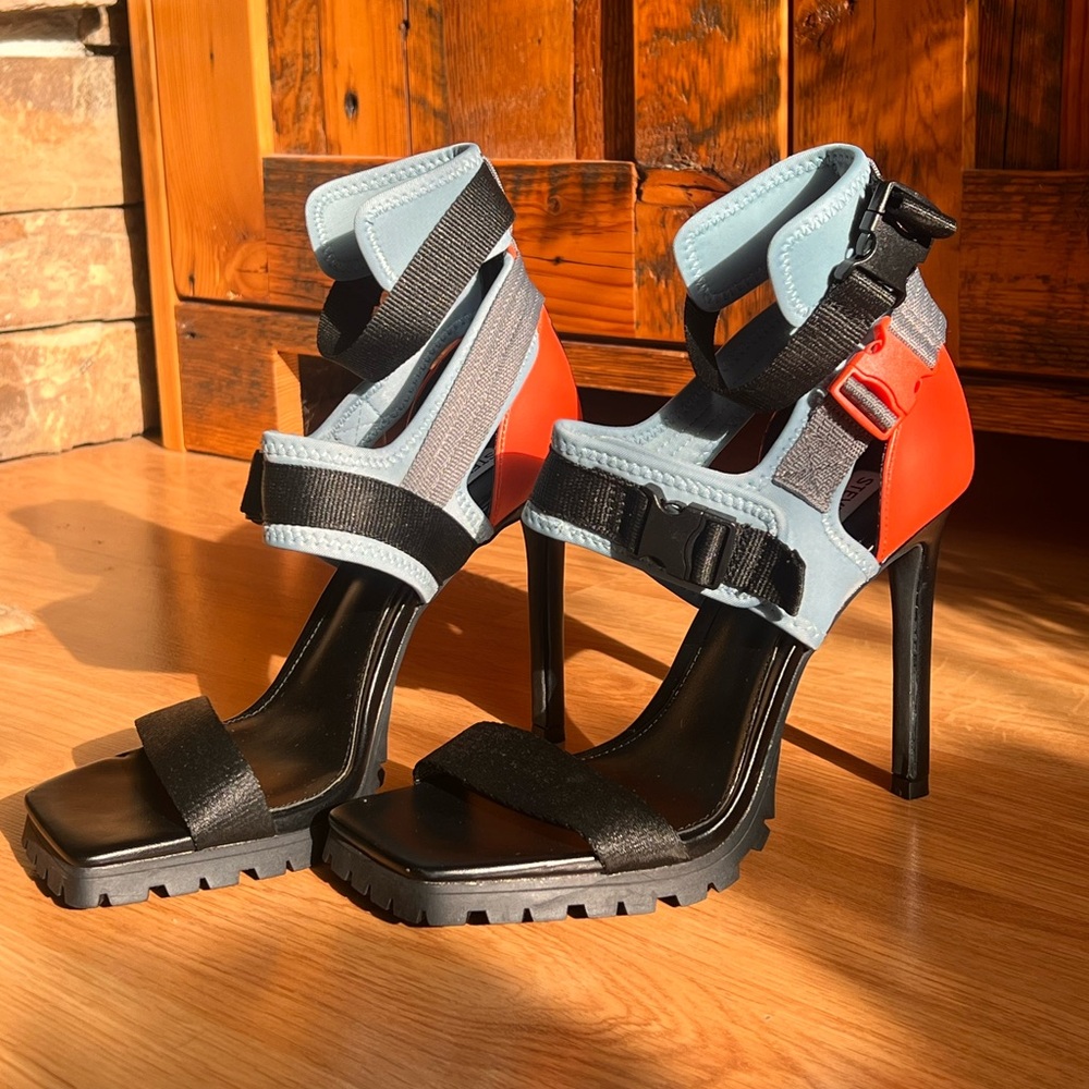 NWOB Steve Madden Vibing Sporty Stiletto Heel Shoes Blue Orange Black Size 8